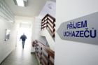 Více firem v Česku chce letos propouštět než přibírat