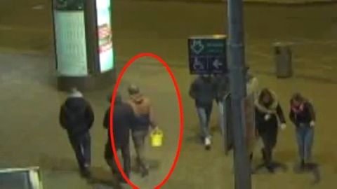 Kuriózní zásah v centru Prahy. Muž ukradl kbelík s majonézou a pak utíkal přes Václavák