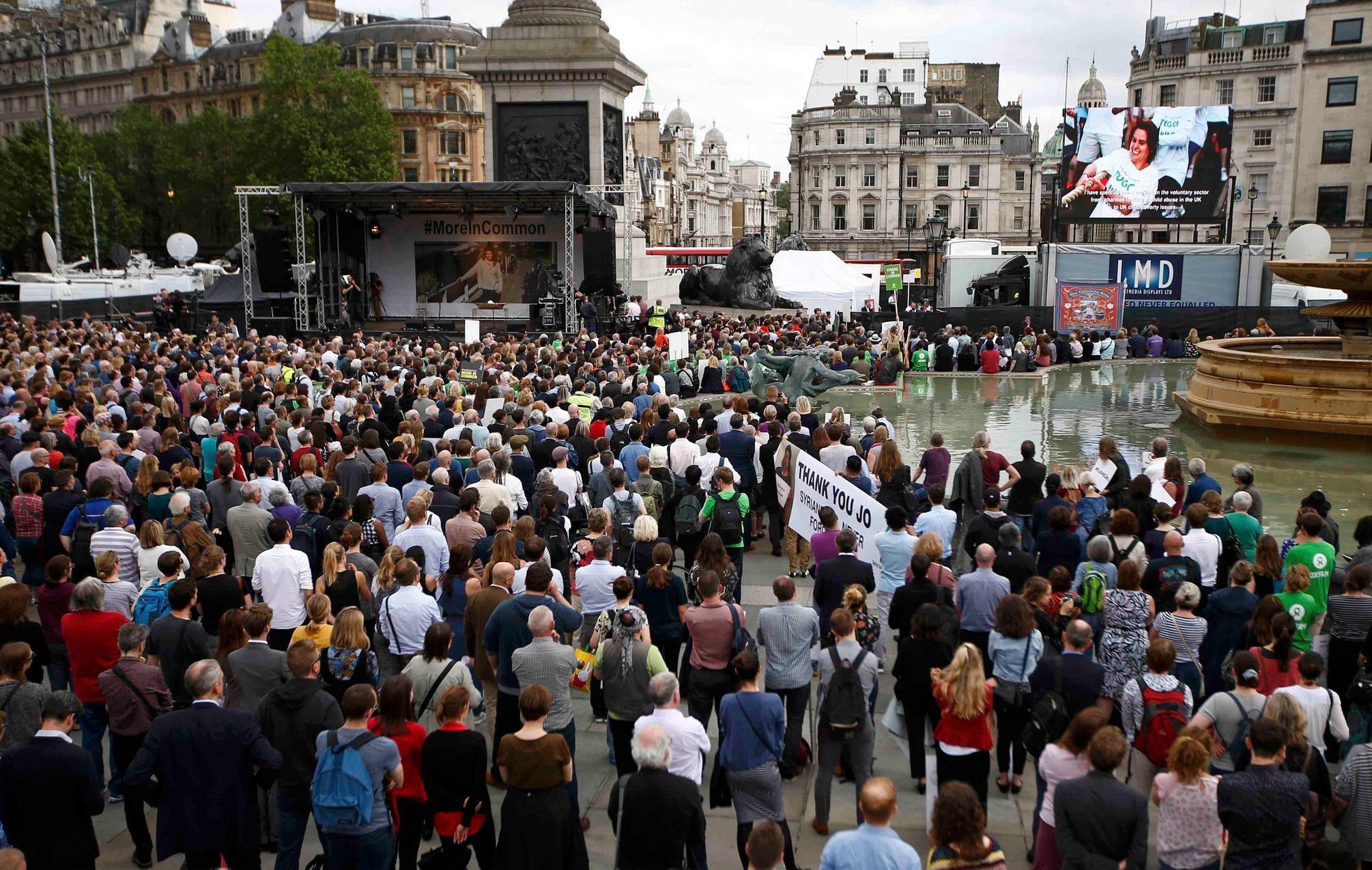 Koncert na Trafalgarské náměstí věnovaný Jo Coxové