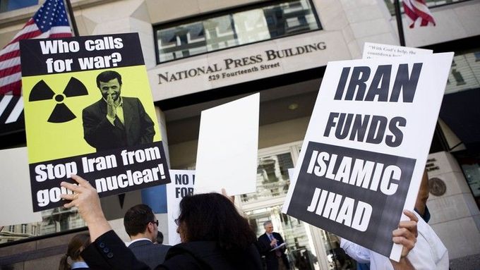 Protesty proti návštěvě íránského prezidenta v New Yorku