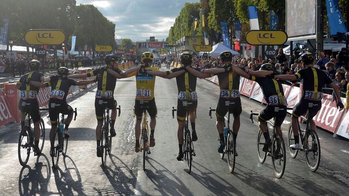 Cílová rovinka na Tour de France 2015.