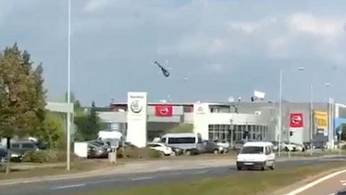 Řidič natočil vrtulník v Plzni pár minut před nehodou
