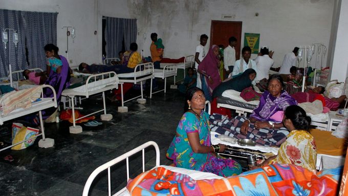 Ženy, které podstoupily nebezpečnou sterilizaci, byly převezeny do nemocnice v Bilaspúru.