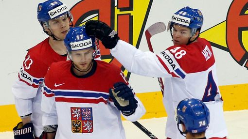 Vladimir Sobotka (2nd L) of the Czech Republic celebrates his goal against France with team mates during the first period of their men's ice hockey World Championship Gro