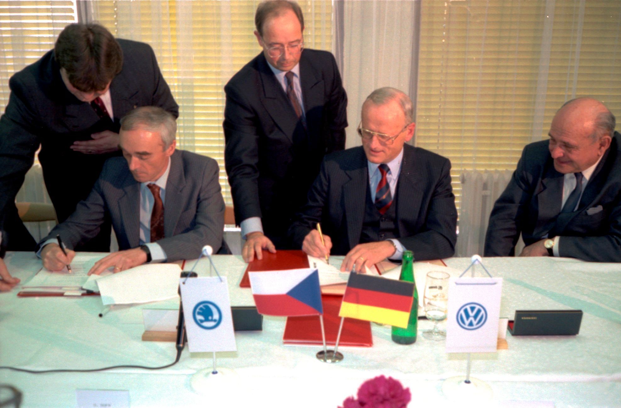 Podpis smlouvy Škoda - Volkswagen
