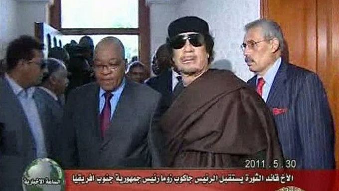 Libyjská televize odvysílala po několika týdnech nové záběry Muammara Kaddáfího.