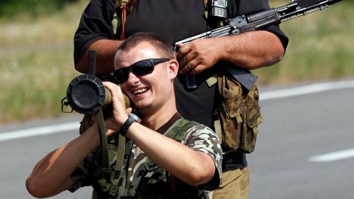 Proruští ozbrojenci v Doněcké oblasti na Ukrajině.