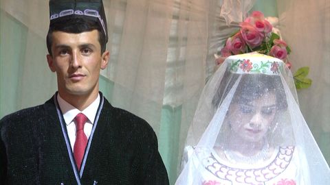 Prezident dohodil učiteli nevěstu. Svatbu musely platit úřady