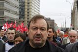 Opoziční lídr Gennadij Gudkov během protestů v Moskvě.