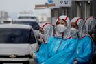 Jak země zvládají pandemii? Tyto příklady ukazují, zda jsou účinné testy a karanténa