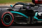 Lewis Hamilton v Mercedesu při kvalifikaci na Velkou cenu k 70. výročí F1