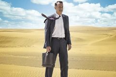 Zchudlý obchodník Tom Hanks chce prodat hologram saúdskému králi