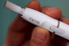 IQOS mohou škodit zdraví stejně jako běžné cigarety, říkají poradci amerického úřadu