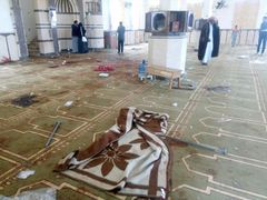 Střela uvnitř mešity si vyžádala 305 mrtvých.