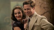 Marion Cotillardová a Brad Pitt ve snímku Spojenci (2016).