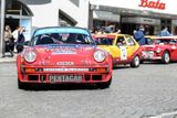 Velmi oblíbeným vozem je Porsche 911 RS, se kterým jezdí hlavně jezdci ze severní Evropy. Na startovní listině najdeme hned šest takových vozů. Tento ale patří italské posádce.