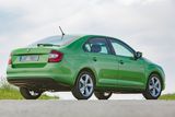 Zelená také patří k barvám s nejvyšší zůstatkovou hodnotou. Průměrně zelené auto ztratí 30,9 procenta své hodnoty. Na druhou stranu tři nejméně ztrátové barvy - žlutá, oranžová a zelená - tvoří jen 1,2 procenta sledovaného vzorku vozidel. Na trhu pak tato barva vydrží 36,2 dne.