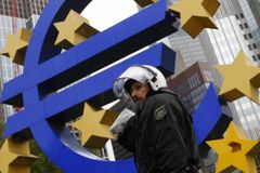 K rozdělení eurozóny vyzývá i viceguvernér České národní ban