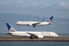 V legínách ne. United Airlines odmítly vzít na palubu dvě dívky kvůli "nevhodnému oblečení"