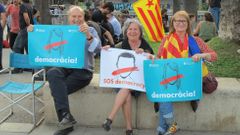 Stoupenci nezávislosti Katalánska se scházejí na prostranství u Vítězného oblouku