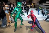 Fanoušci na Comic-Con chodí v kostýmech svých oblíbených postav z filmů a her.