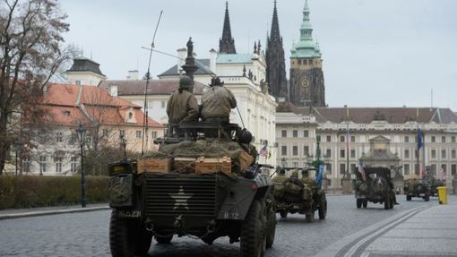 Centrem Prahy projel 30. března historický konvoj amerických vojenských vozidel českých historických klubů k příležitosti uvítání konvoje americké armády.
