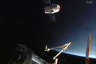 NASA: Vesmírná loď Dragon se spojila s ISS
