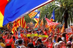 Madrid posílá do Katalánska 1800 policistů, bojí se protestů kvůli blízkému verdiktu