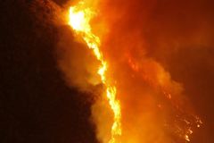 Požár zničil opuštěný hotel u kolonády v Mariánských Lázních