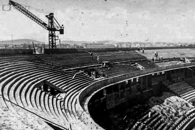 Výstavba stadionu.
