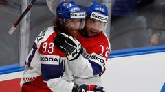 Jakub Voráček a Dominik Simon slaví ve čtvrtfinále MS 2019 Česko - Německo