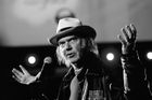 Neil Young vysílá do boje s mizerným zvukem z iPodů své Pono