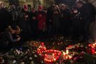 Desítky lidí uctily památku Jana Palacha před Filozofickou fakultou