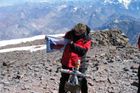 První velký úspěch,  4. 2. 2005. Klára Kolouchová, tehdy ještě Poláčková, právě vystoupala na horu Aconcagua (6962 m), nejvyšší vrchol Ameriky a nejvyšší vrchol mimo asijský kontinent.
