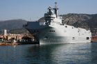 Francie prodá Rusku obří válečnou loď. USA ostře proti
