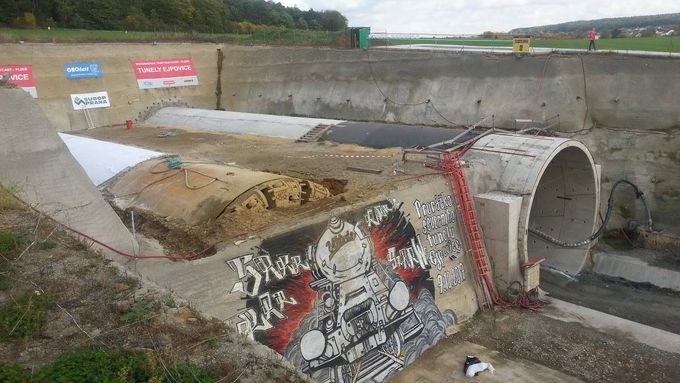 Prorážka nejdelšího železničního tunelu v Česku. Vlaky do Plzně brzy zrychlí