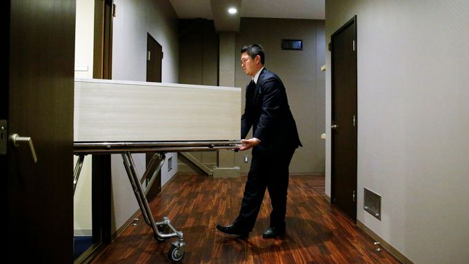 Foto: Odpočívej v pokoji. V Japonsku se rodí hotely pro mrtvé, země nestíhá zpopelňovat zemřelé