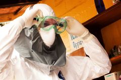 WHO při epidemii eboly zaspala, promarnila tisíce životů