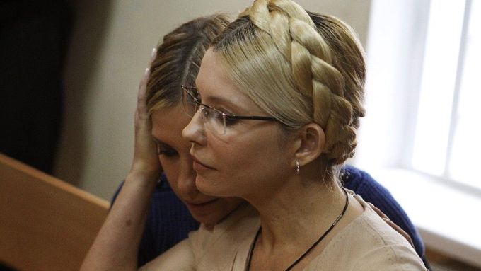 Tymošenková si ve vězení opakovaně stěžovala na bolesti zad