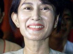 Aun Schan Su Ťij zůstává v domácím vězení v Rangúnu. Obavy o její zdraví rostou