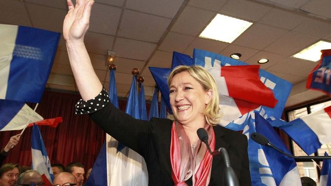 Marine Le Penová šanci zvítězit ve volbách nemá, může ale zkomplikovat situaci Sarkozymu.