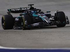 George Russell v Mercedesu ve VC Singapuru F1 2025