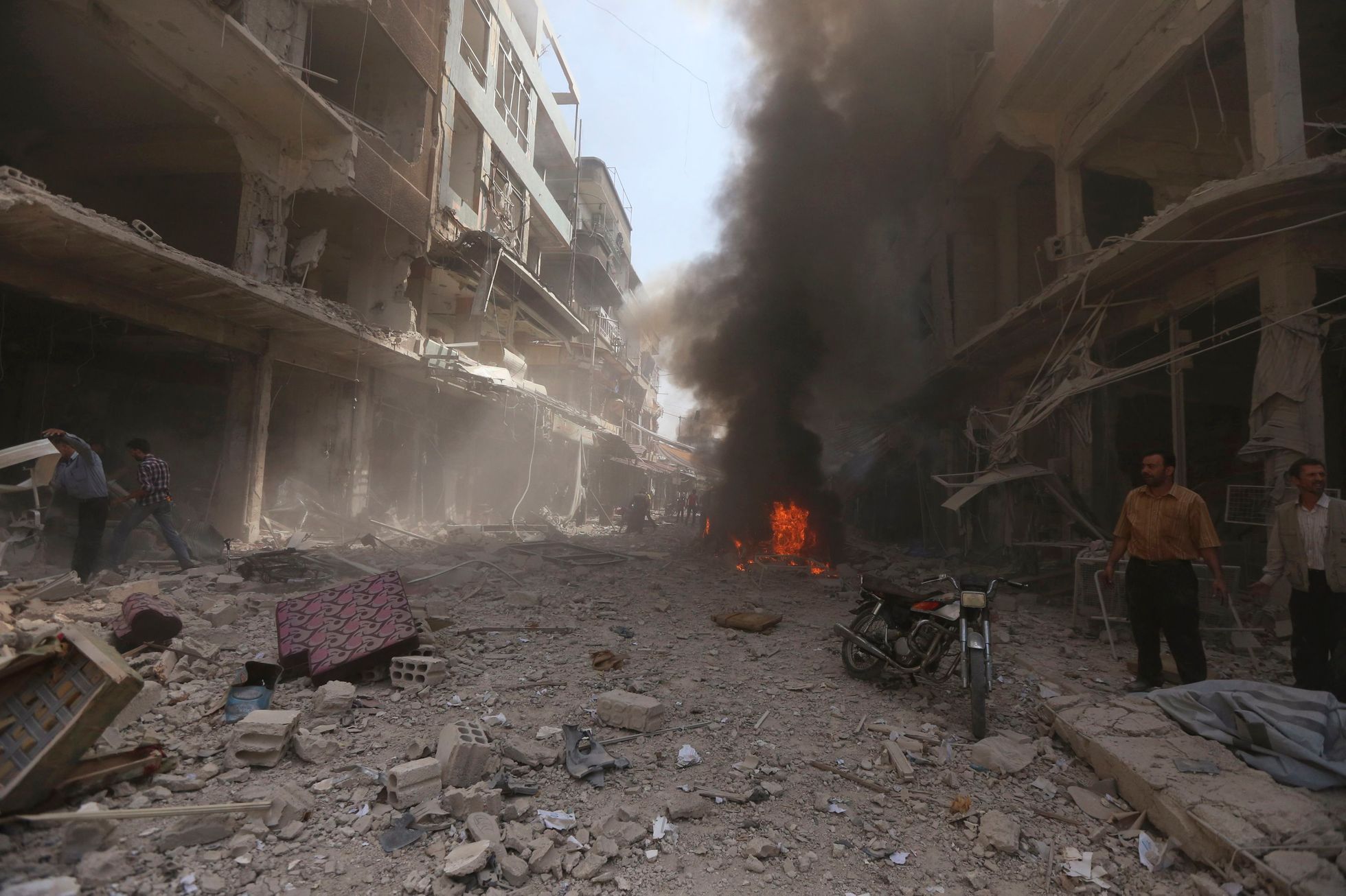 Předměstí Damašku po bombardování syrskou armádou.