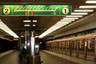 Policie kvůli podezřelému batohu uzavřela metro Hradčanská