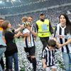 Alessando Del Piero slaví se svými dětmi a manželkou Soniou Amorusovou titul v Sérii A