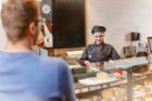 Kaufland se snaží přiblížit Lidlu, zvedne mzdy běžných zaměstnanců o čtvrtinu