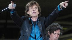 Rolling Stones během koncertu na brněnském výstavišti.