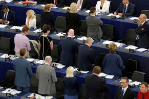 Foto: Otočili se zády. První den nového europarlamentu