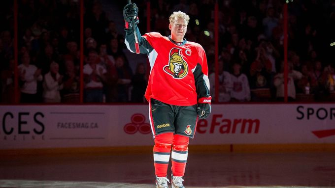 Podívejte se, jak se hráči a fanoušci Ottawy Senators loučili se svým dlouholetým kapitánem Danielem Alfredssonem.