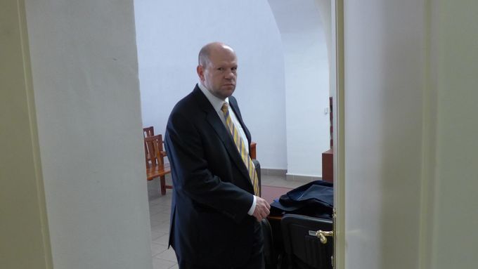 Petr Kužel krátce před začátkem soudu, který začal projednávat jeho obžalobu pro podvod